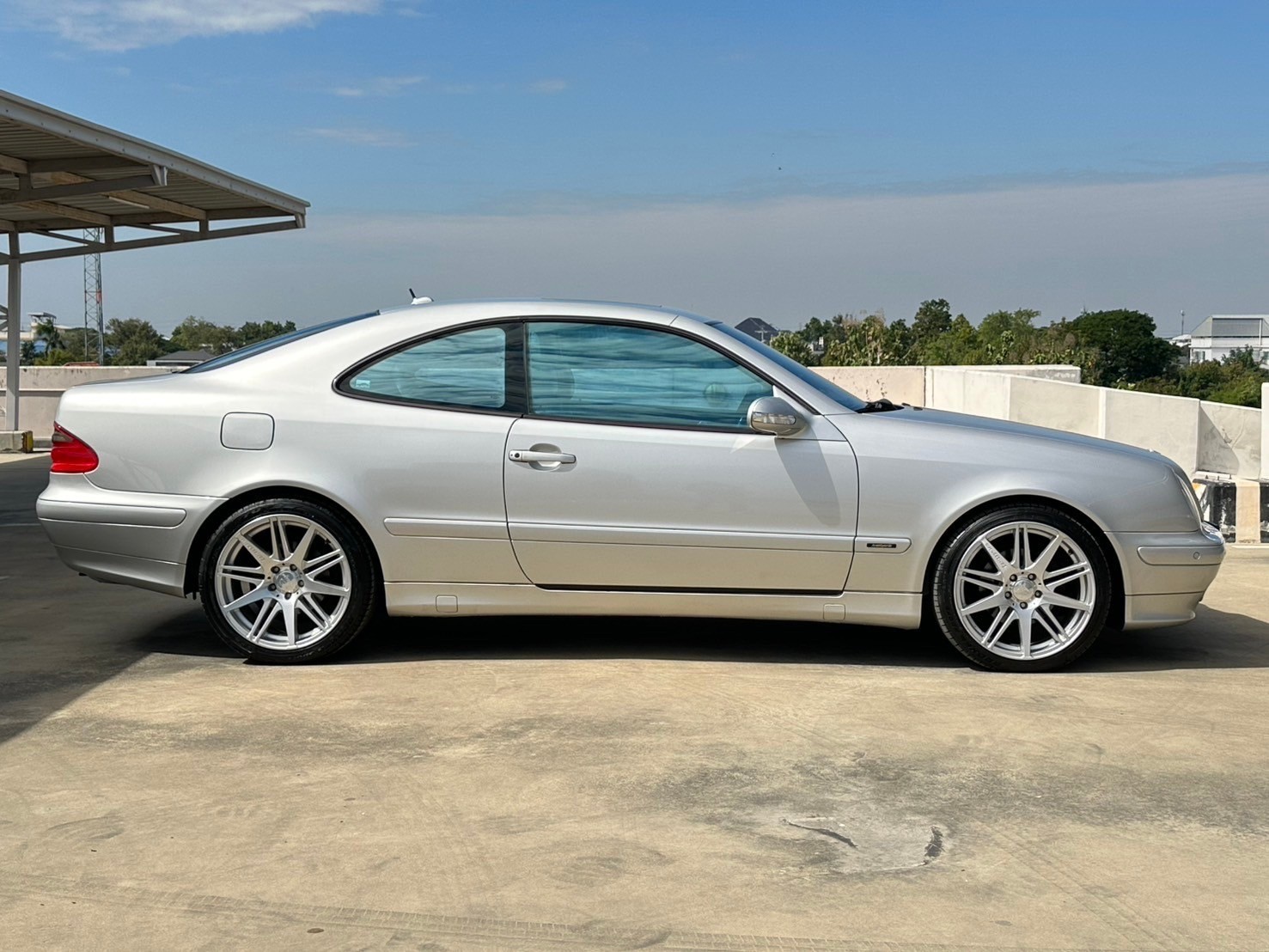 2003 Mercedes-Benz CLK-Class W208 CLK230 สีเงิน