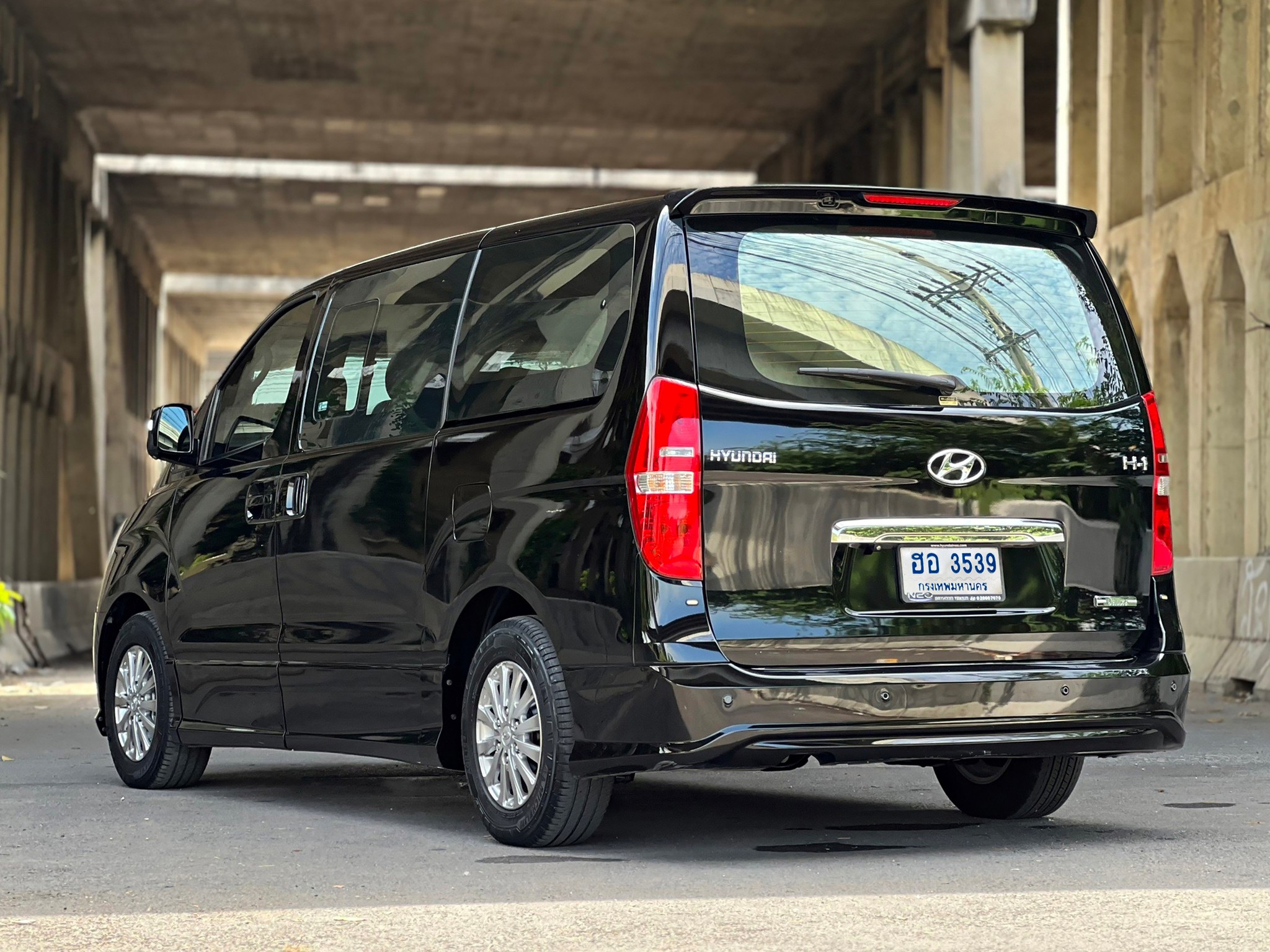 HYUNDAI H-1 ปี2018 แท้ 2.5 Deluxe AT รถสวย พร้อมใช้ ฟรีดาวน์ รถมือเดียว