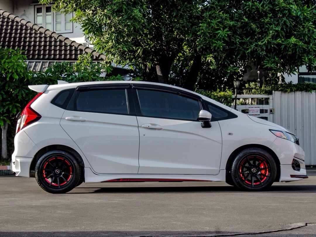 2020 Honda Jazz GK สีขาว