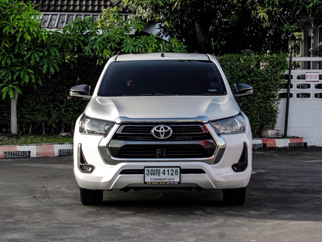 2021 Toyota Hilux Revo Smart cab สีขาว