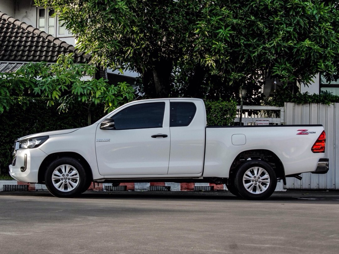 2021 Toyota Hilux Revo Smart cab สีขาว