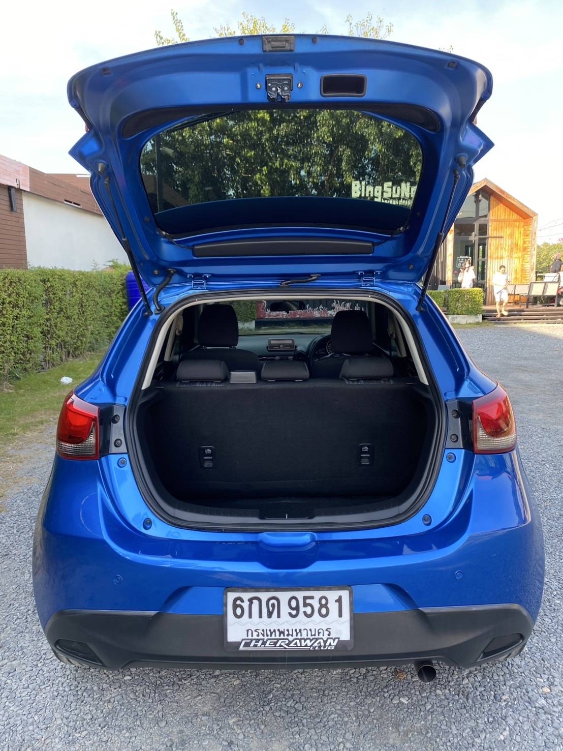 Mazda2 XD sedan 1.5 ดีเซล ไมลเเค่ 120,000 km เท่านั้น !!!! ปี2017