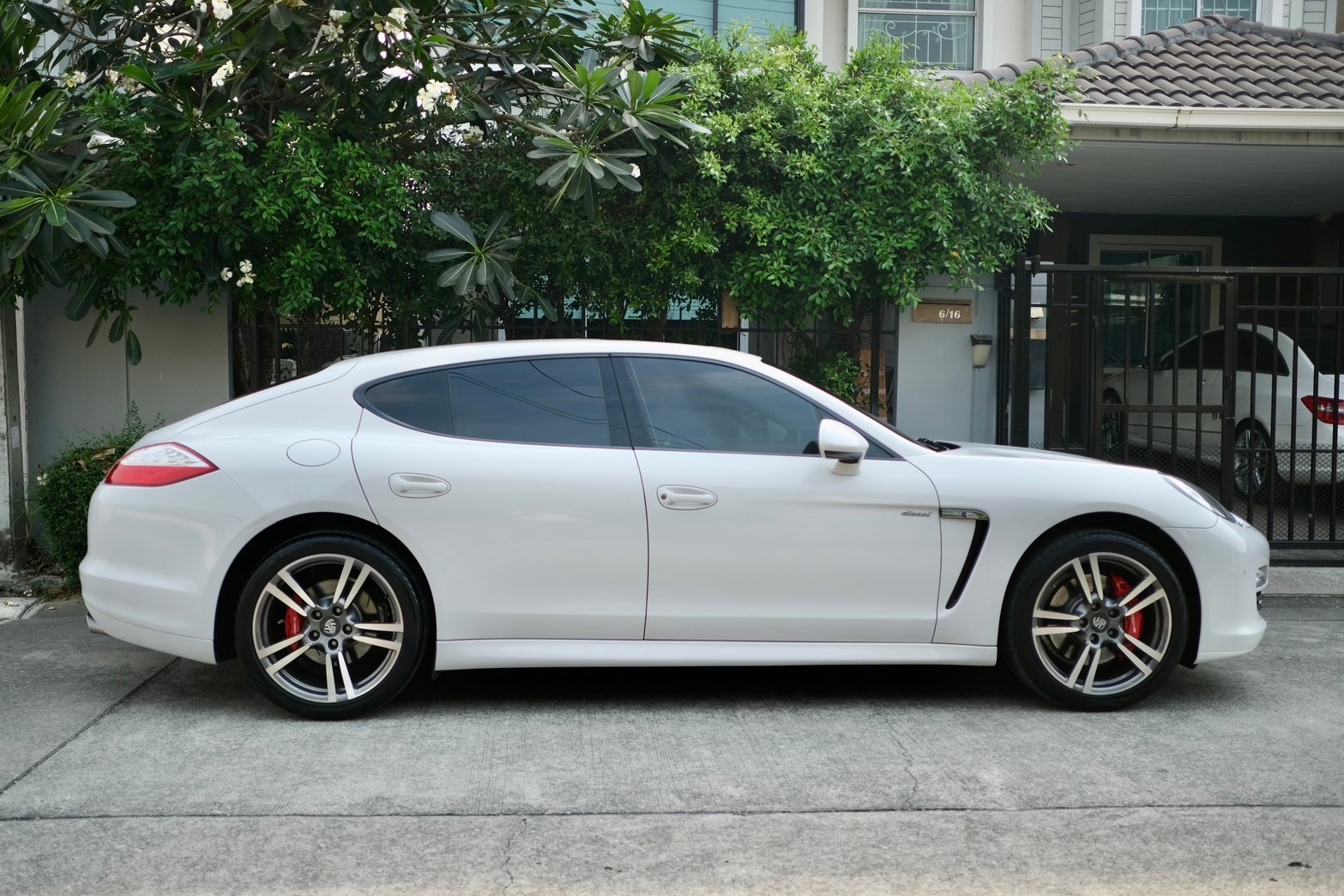 Porsche Panamera 3.0D (ฝาดำ) ไมล์ 33,000 km