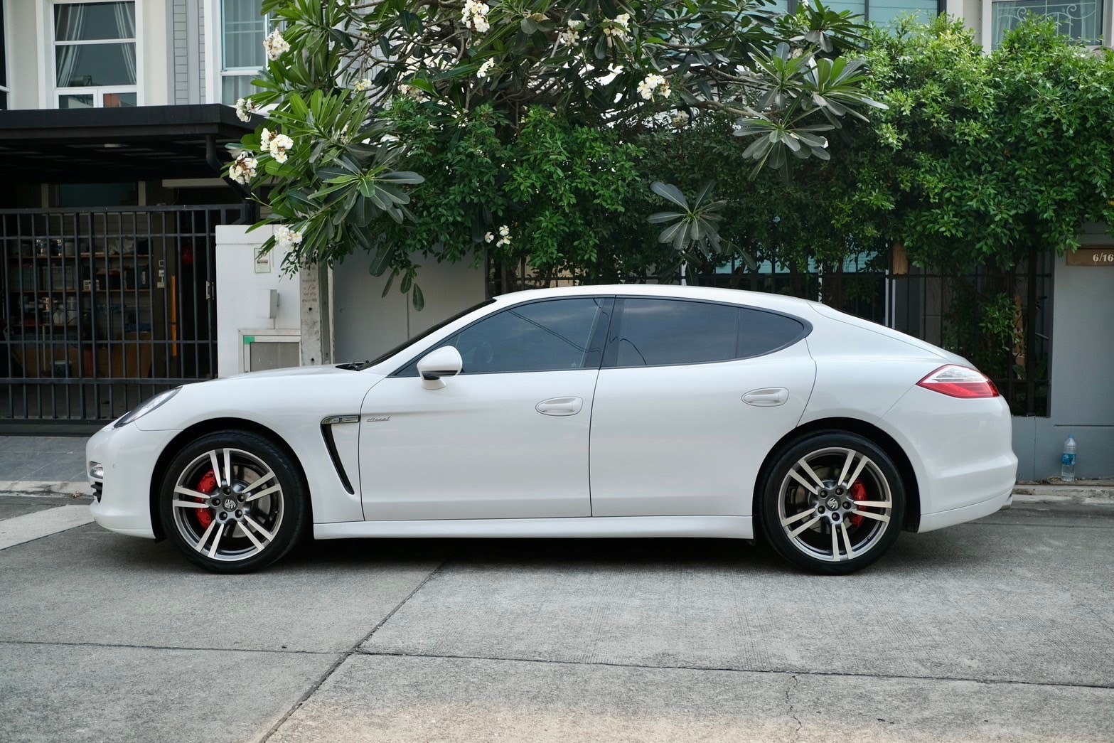 Porsche Panamera 3.0D (ฝาดำ) ไมล์ 33,000 km