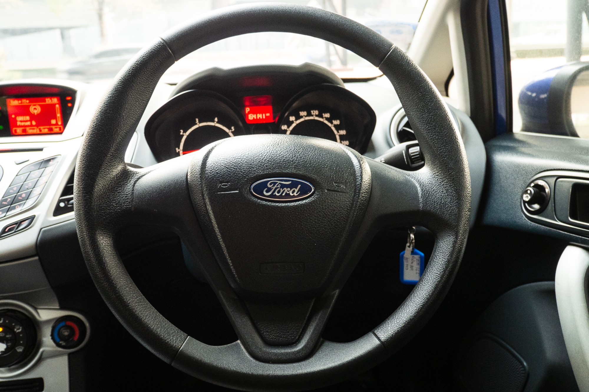 2011 Ford Fiesta สีน้ำเงิน