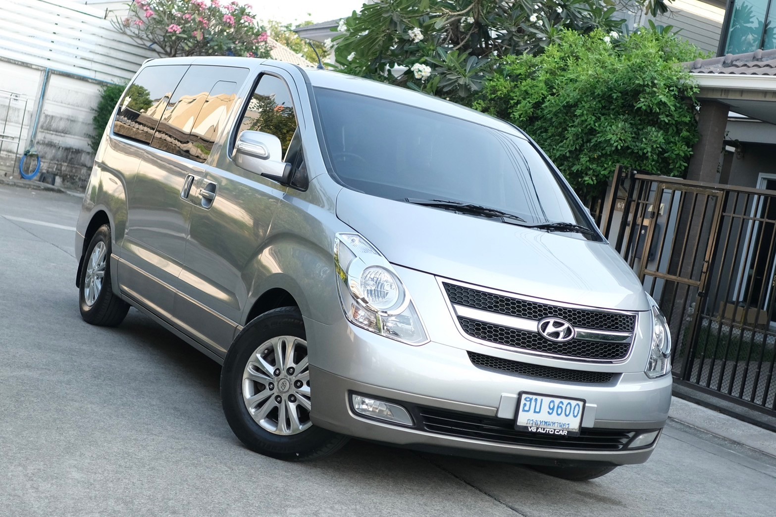 Hyundai H1 2.5 Deluxe (A2) ออโต้ ดีเซล สีเทา ปี2012 ไมล์ 1xx,xxx กม.☑️