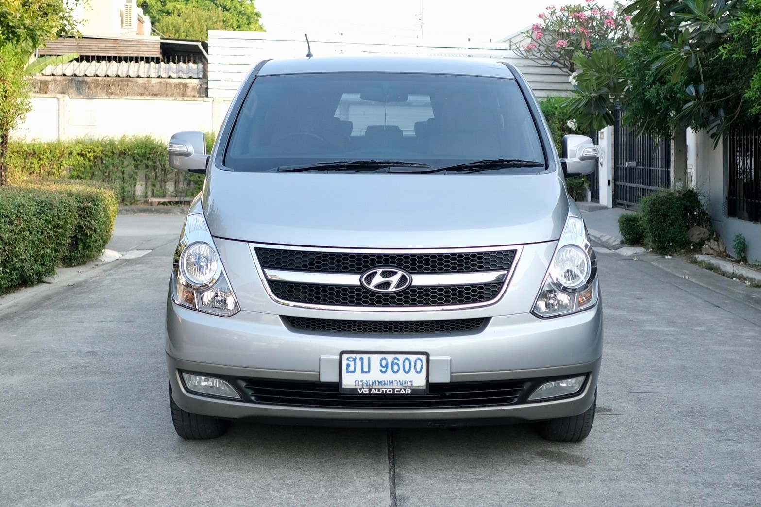 Hyundai H1 2.5 Deluxe (A2) ออโต้ ดีเซล สีเทา ปี2012 ไมล์ 1xx,xxx กม.☑️