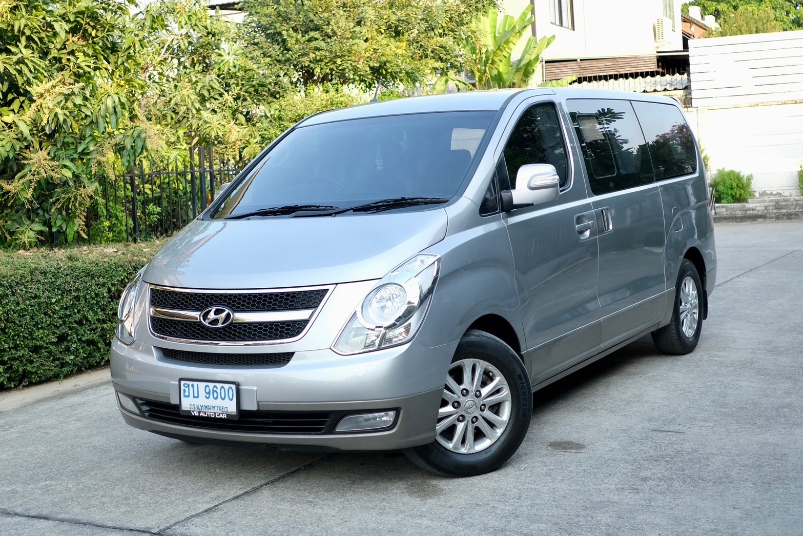 Hyundai H1 2.5 Deluxe (A2) ออโต้ ดีเซล สีเทา ปี2012 ไมล์ 1xx,xxx กม.☑️