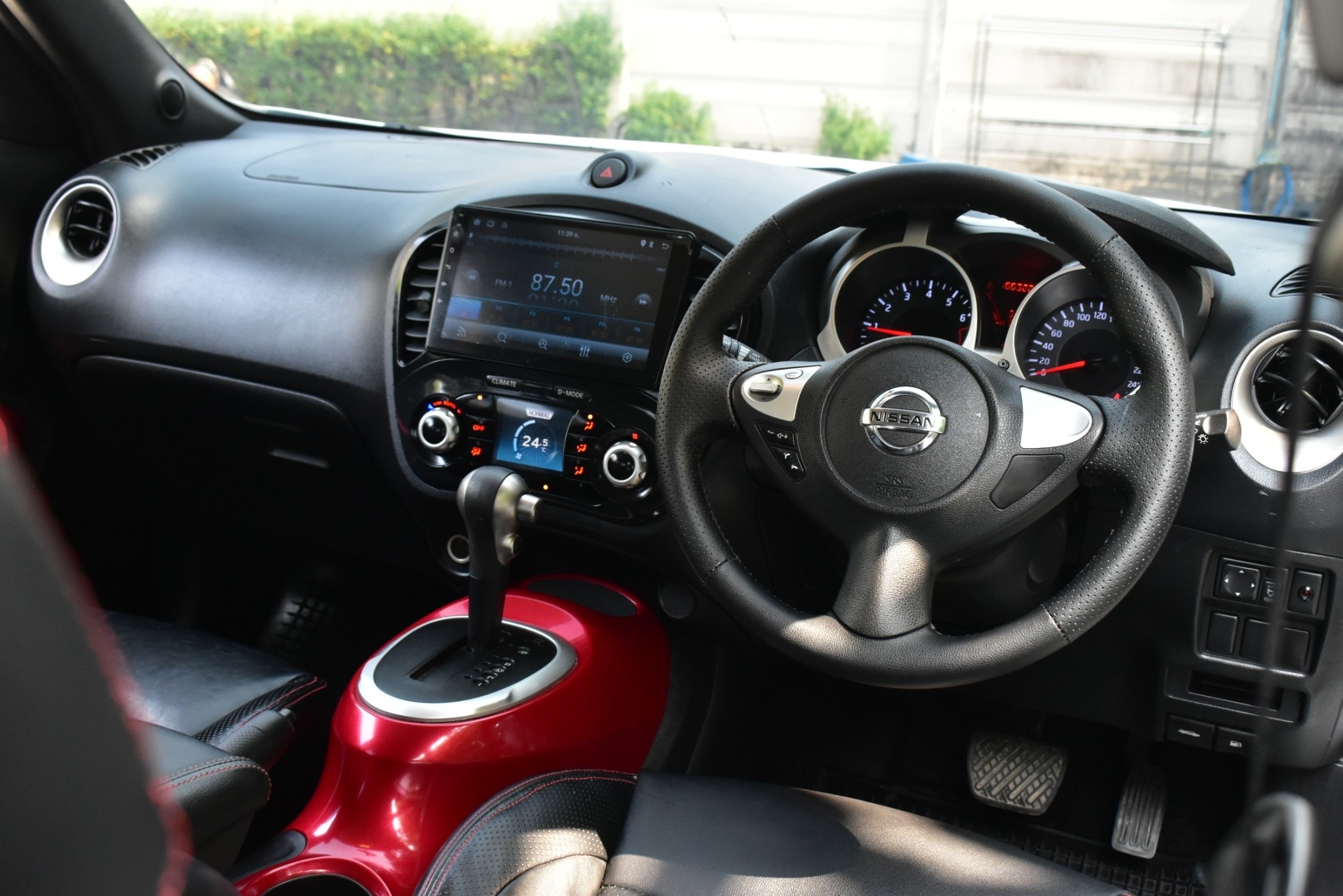 Nissan Juke 1.6V ปี2014 สีขาว ออโต้ เบนซิน ไมล์ 1xx,xxx km.