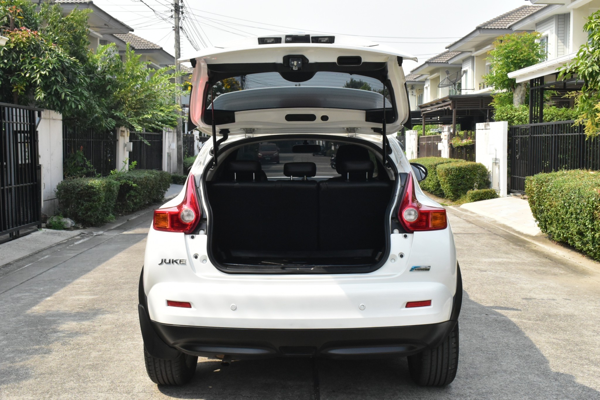 Nissan Juke 1.6V ปี2014 สีขาว ออโต้ เบนซิน ไมล์ 1xx,xxx km.