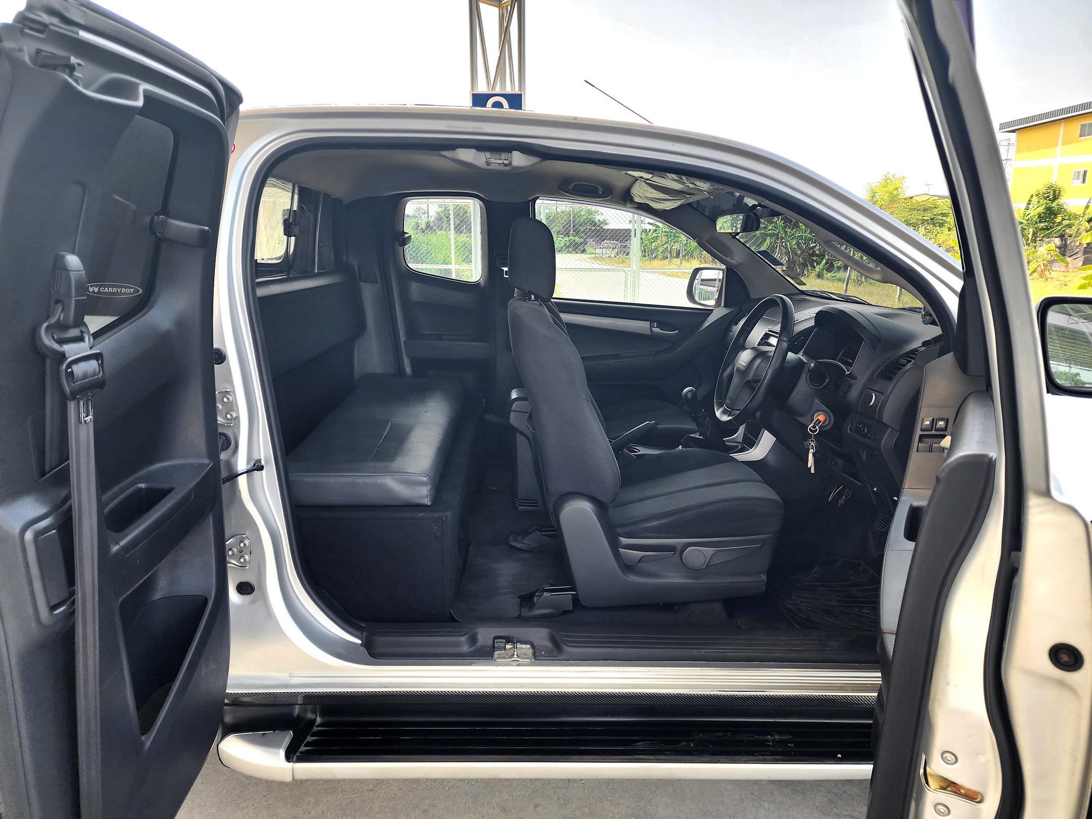 ISUZU D-max Space Cab 2.5Z Hi-lander VGS M/T ปี 2015