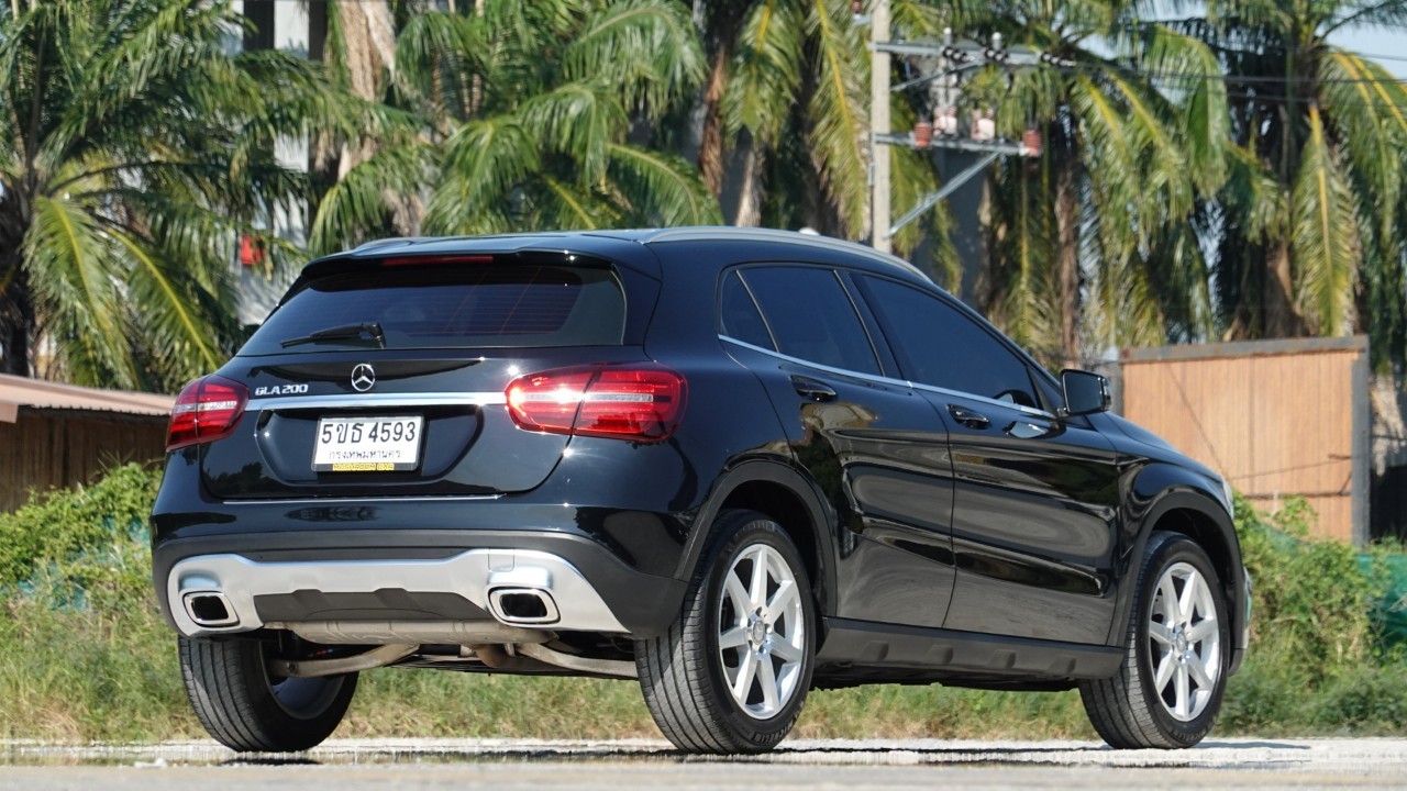 Benz GLA200 1.6 Urban Facelift ปี 2019 สีดำ