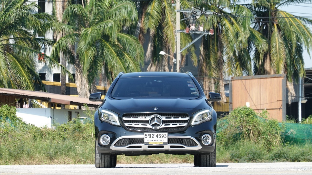 Benz GLA200 1.6 Urban Facelift ปี 2019 สีดำ