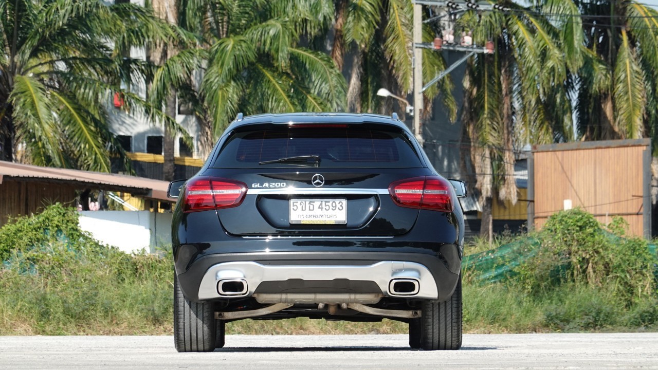 Benz GLA200 1.6 Urban Facelift ปี 2019 สีดำ