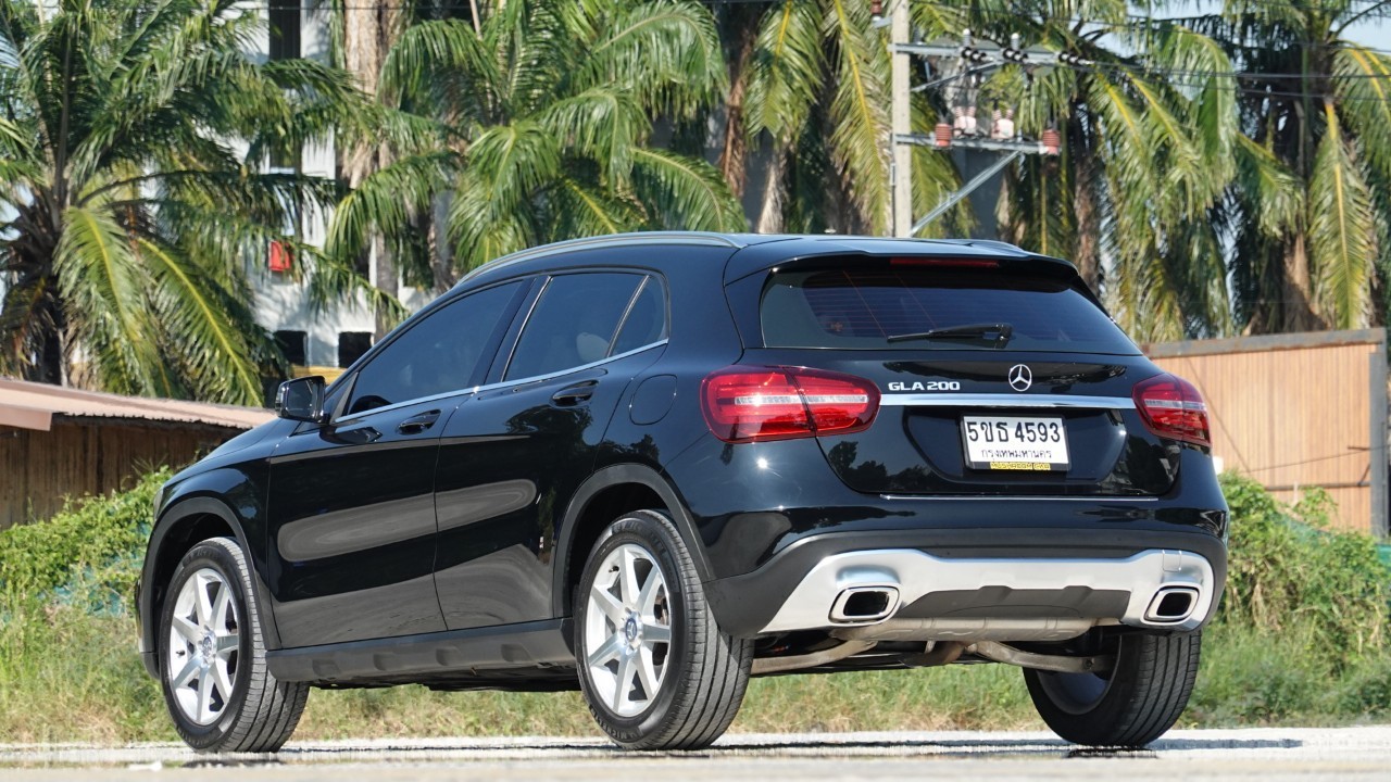 Benz GLA200 1.6 Urban Facelift ปี 2019 สีดำ