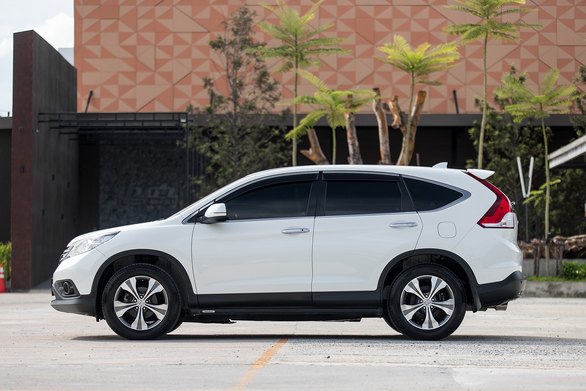 Honda CRV 2.4EL ขับ2 ปี 2014 สีขาว ไมล์แท้ 140,000 กม.