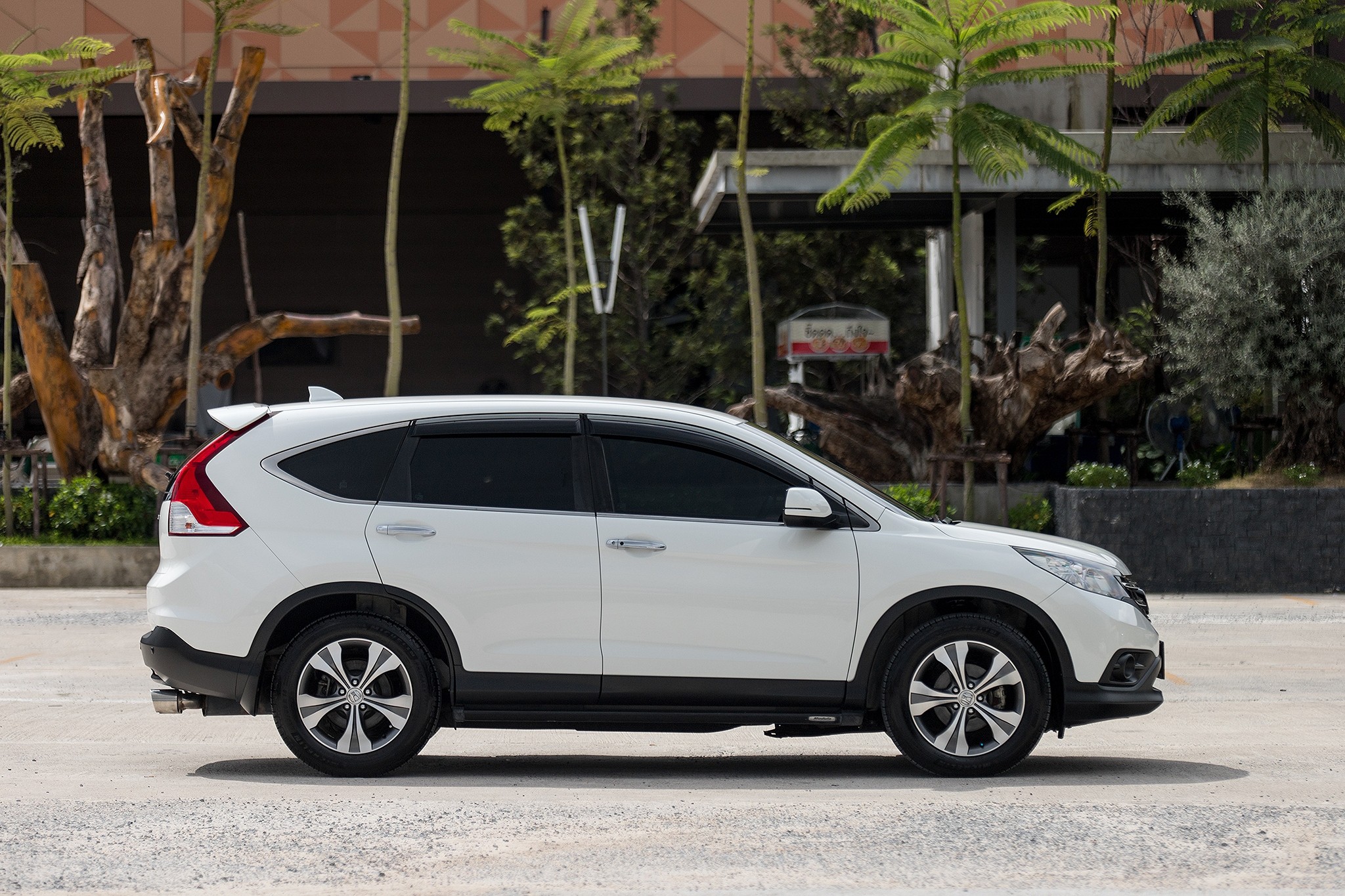 Honda CRV 2.4EL ขับ2 ปี 2014 สีขาว ไมล์แท้ 140,000 กม.