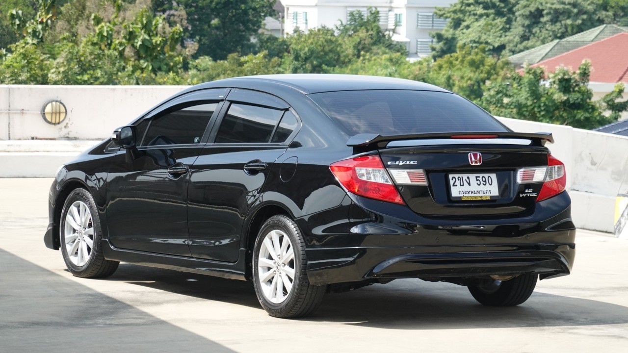 Honda Civic FB 1.8 E AT ปี 2014 สีดำ ไมล์ 120,000 กม.