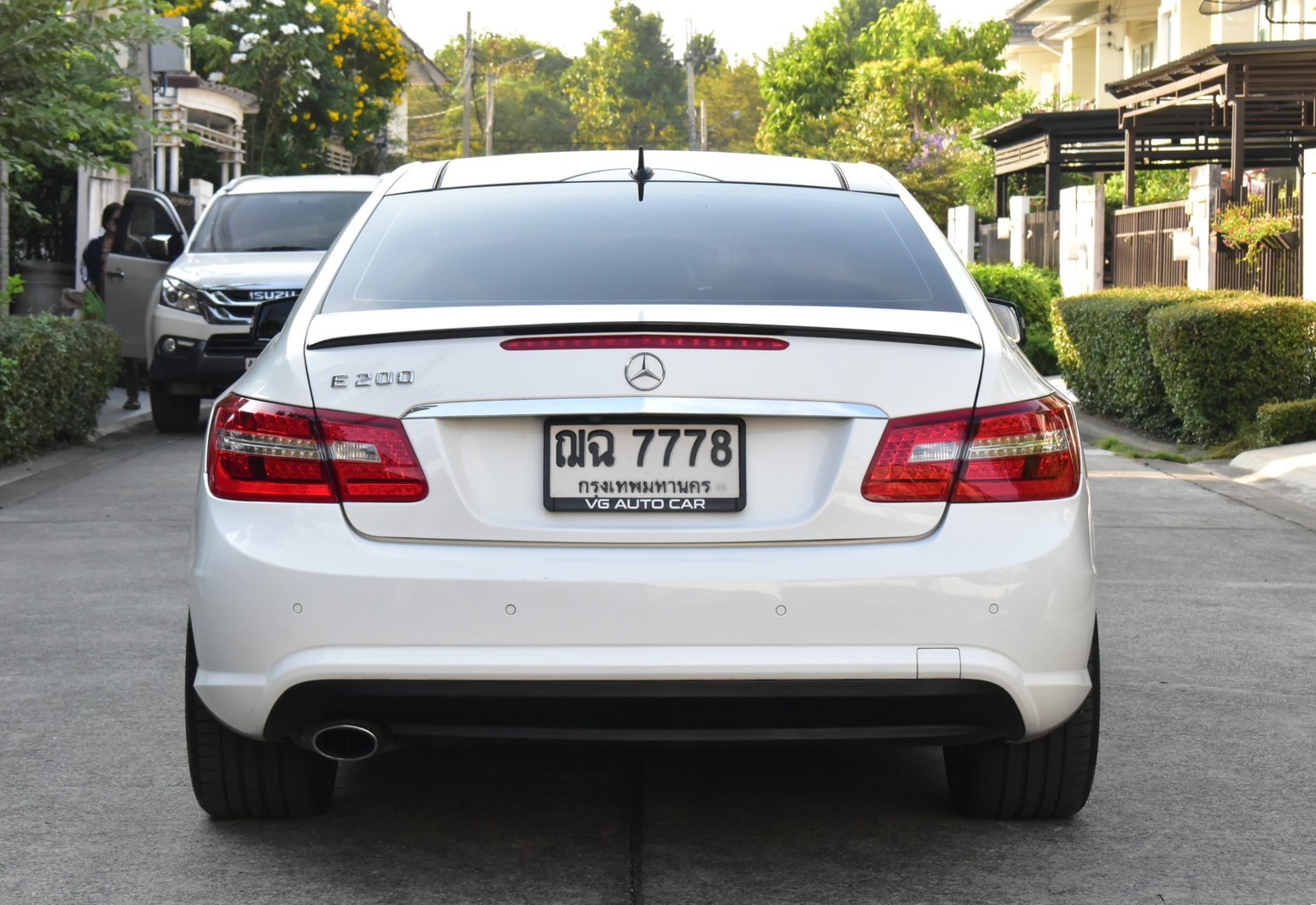 Mercedes-benz E200 CGI COUPE ไมล์ 90,000 กม.