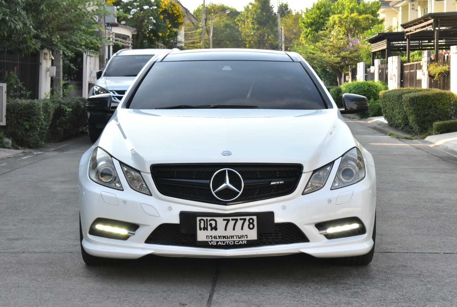 Mercedes-benz E200 CGI COUPE ไมล์ 90,000 กม.