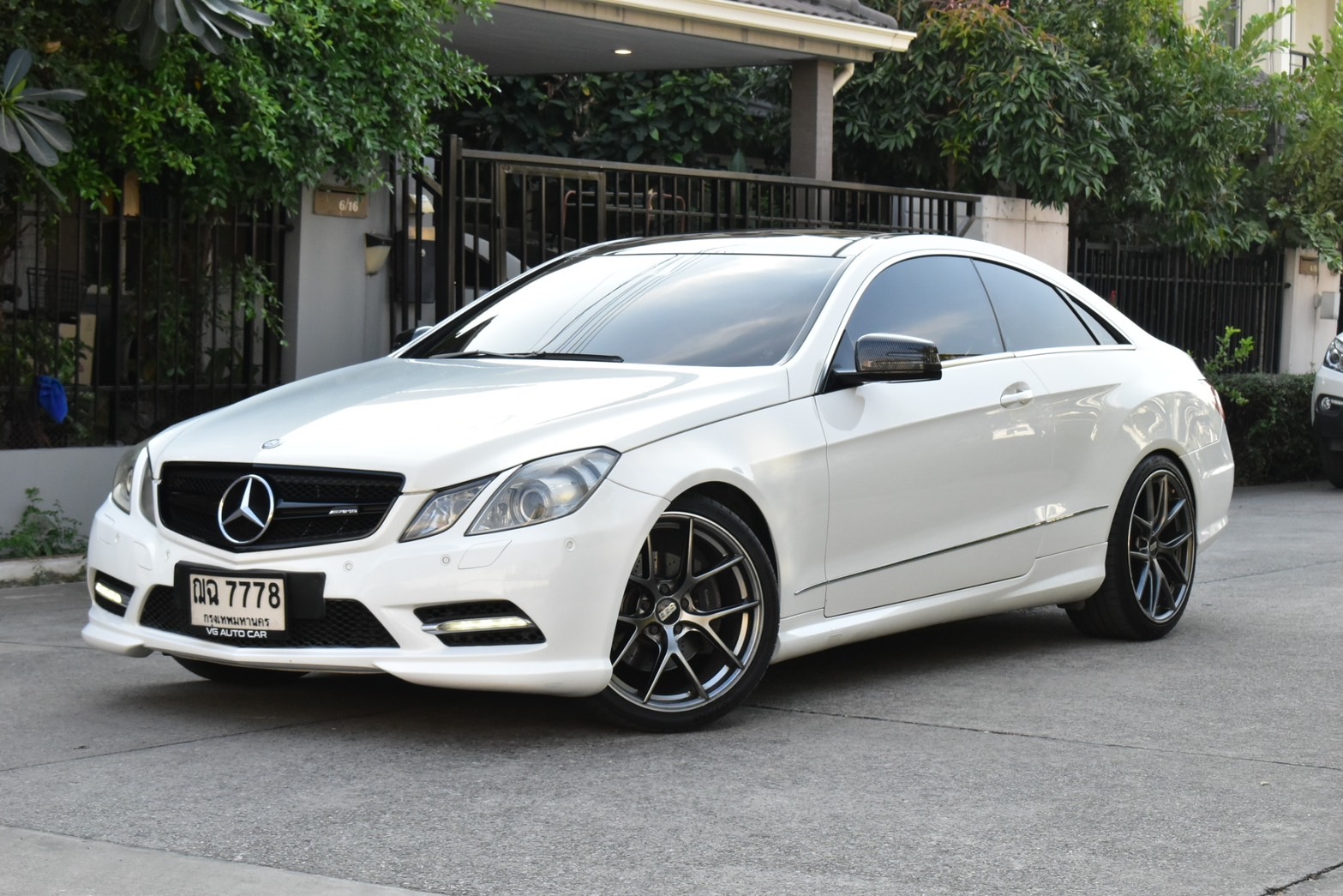 Mercedes-benz E200 CGI COUPE ไมล์ 90,000 กม.