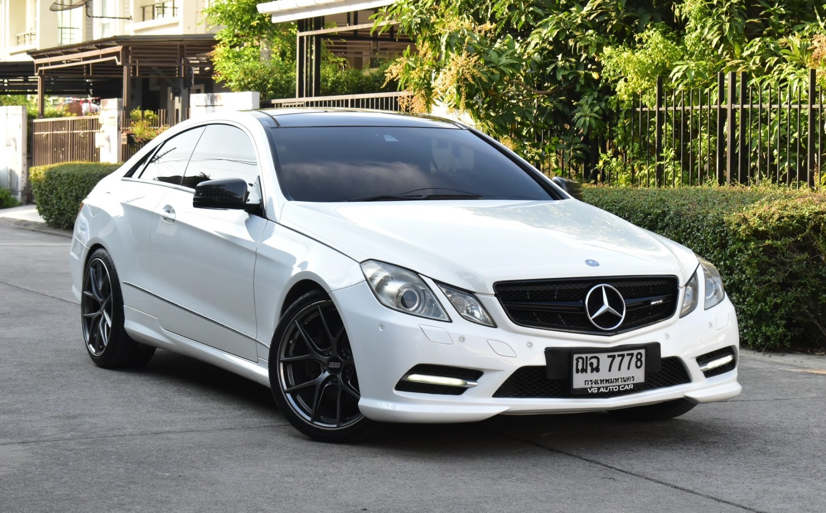 Mercedes-benz E200 CGI COUPE ไมล์ 90,000 กม.