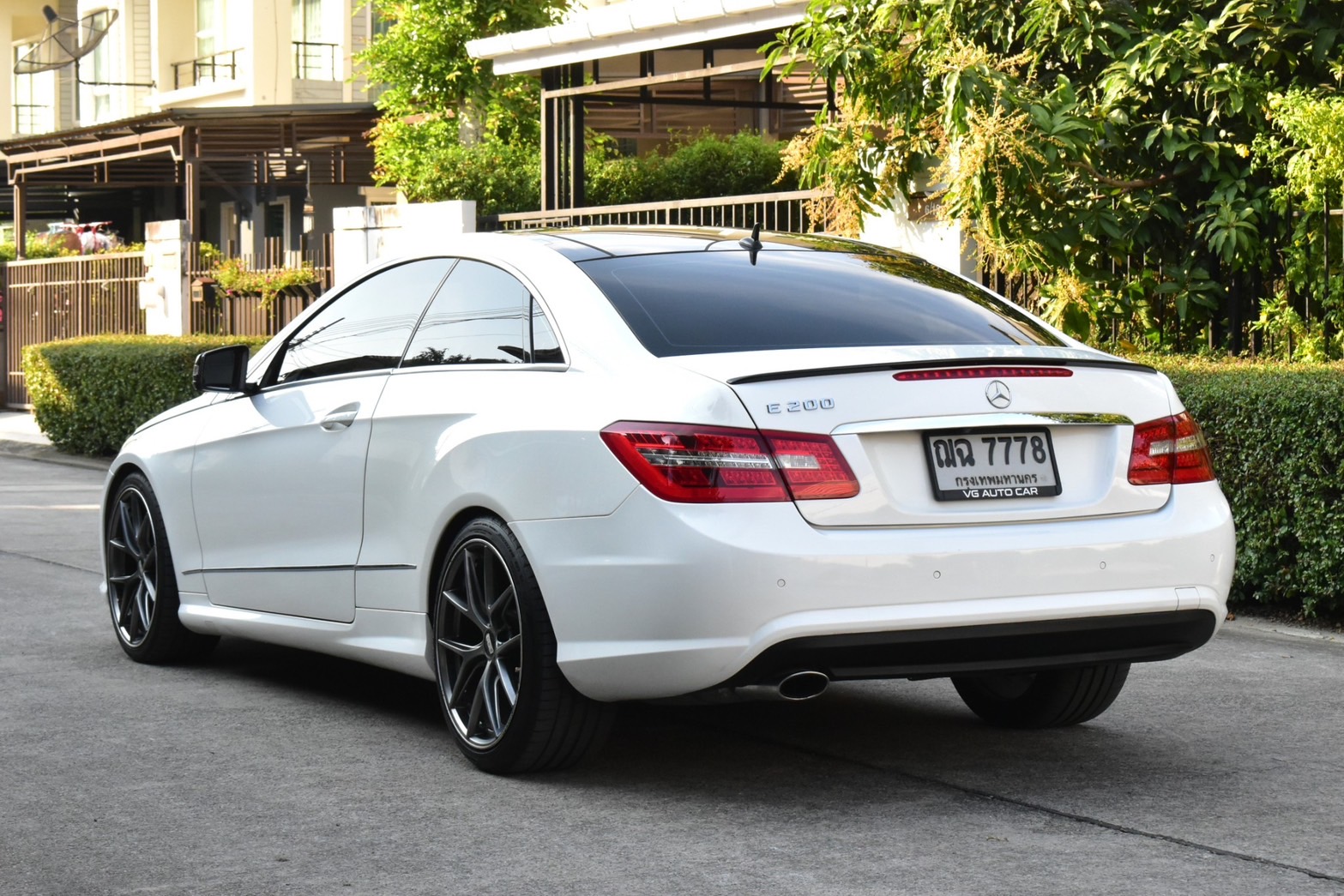 Mercedes-benz E200 CGI COUPE ไมล์ 90,000 กม.