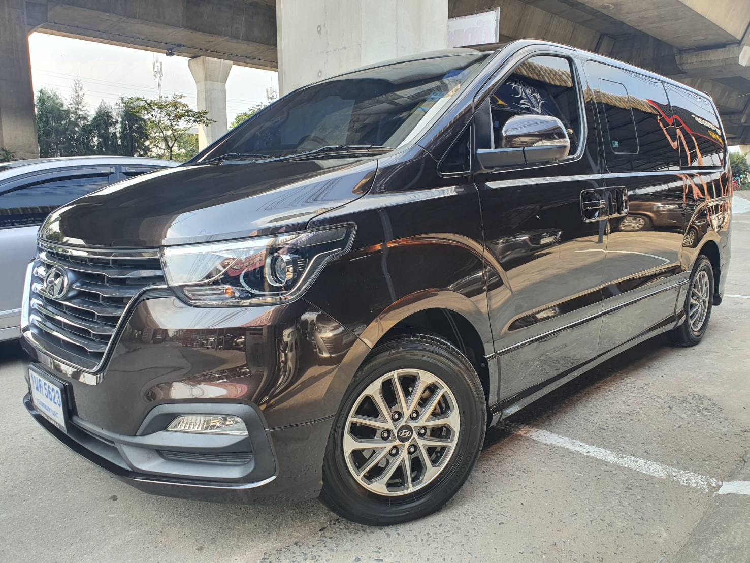 Hyundai H-1 2.5Deluxe ปี 2019 สีน้ำตาลดำ มือ1 เช็คศูนย์