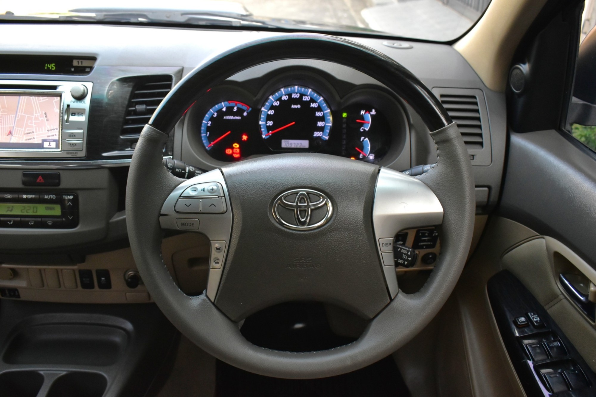 2012 Toyota Fortuner ไมเนอร์เชนจ์ 2 สีดำ