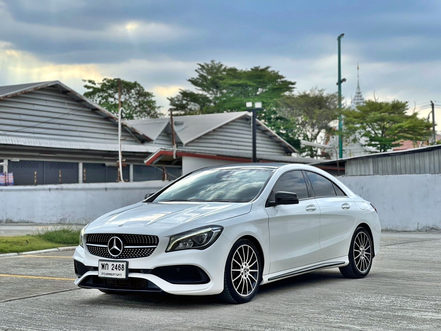 Mercedes-Benz CLA250 AMG Facelift White Art Edition (W117) ปี 2018 จด 2019