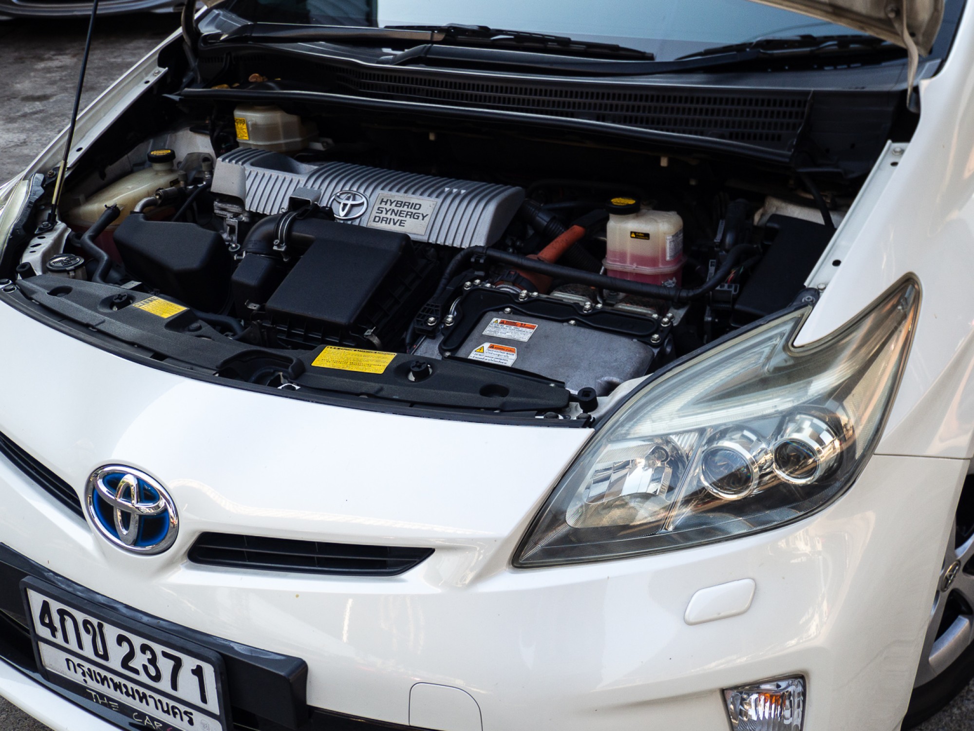 2012 Toyota Prius สีขาว