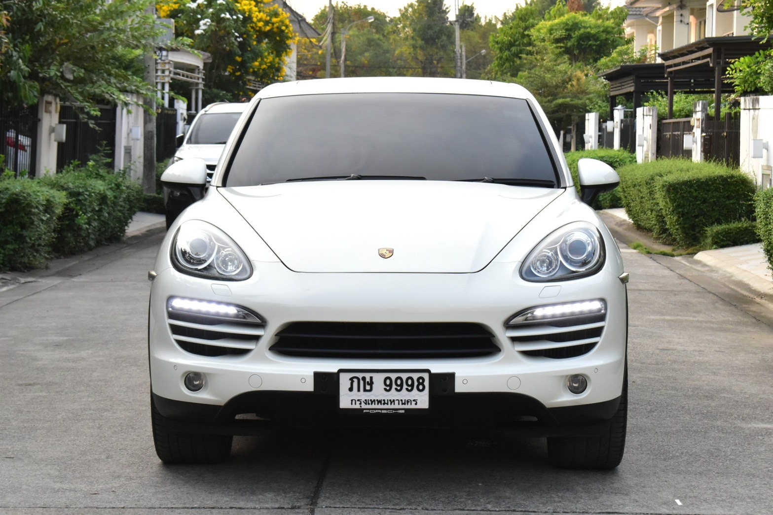 Porsche Cayenne 3.0D V6 เครื่องยนต์:ดีเซล เกียร์: ออโต้ ปี: 2011 สี: ขาว ไมล์: 72,xxx กม โทร.0922639576 เอ๋ ไลน์ aeyksy