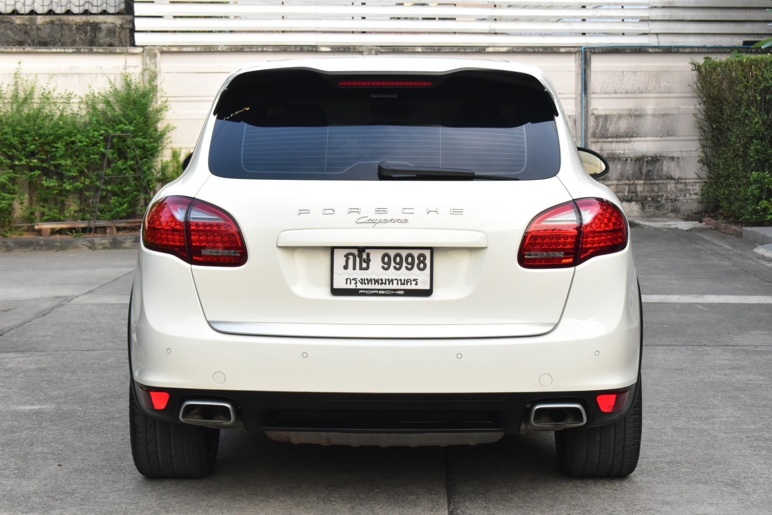 Porsche Cayenne 3.0D V6 เครื่องยนต์:ดีเซล เกียร์: ออโต้ ปี: 2011 สี: ขาว ไมล์: 72,xxx กม โทร.0922639576 เอ๋ ไลน์ aeyksy