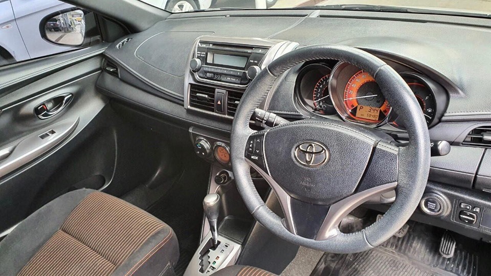 Toyota Yaris ปี 2014 สีขาว