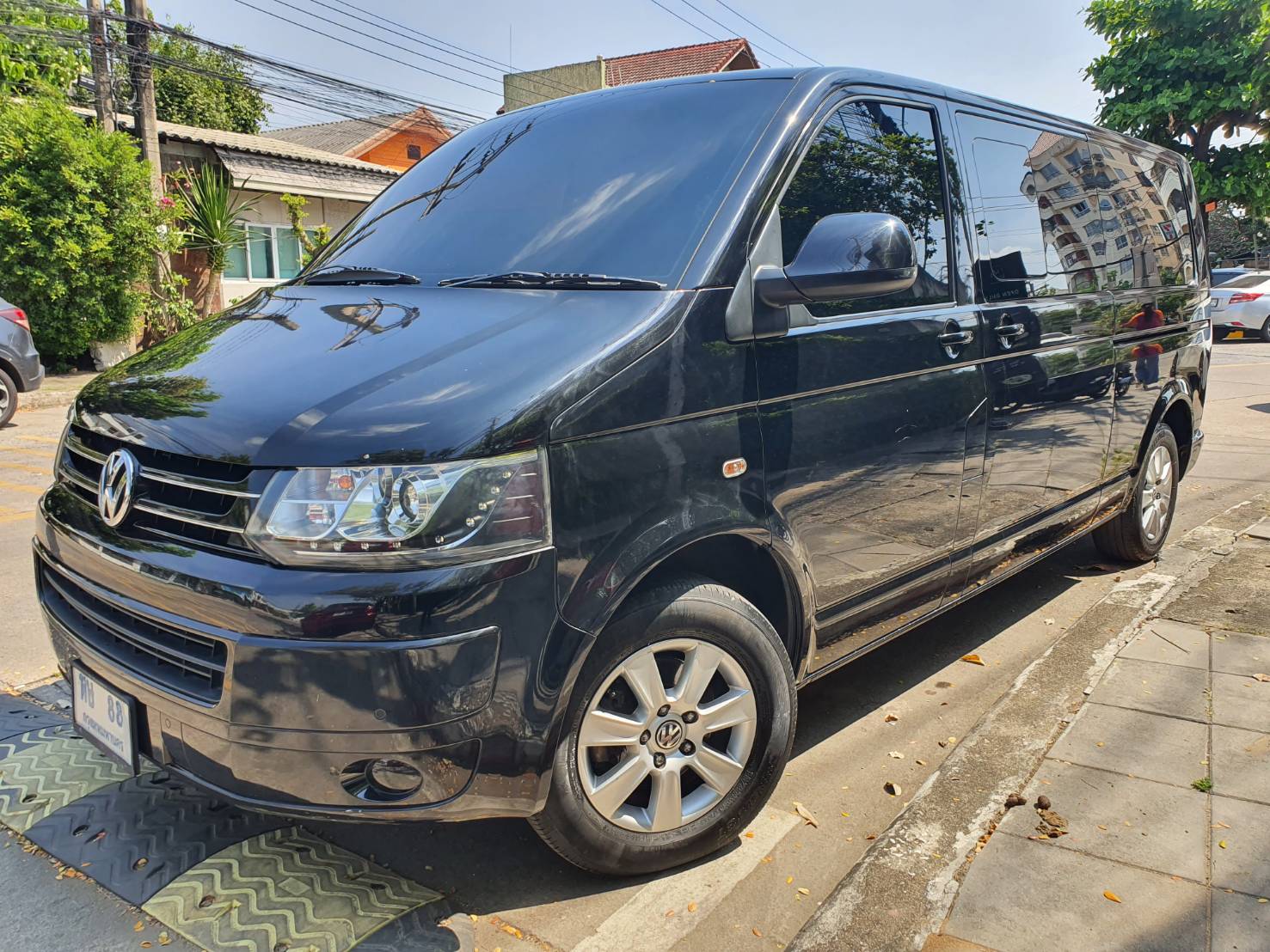 Volkswagen Caravelle T5 2.0 TDi สีดำ ปี2012 รถมือ1