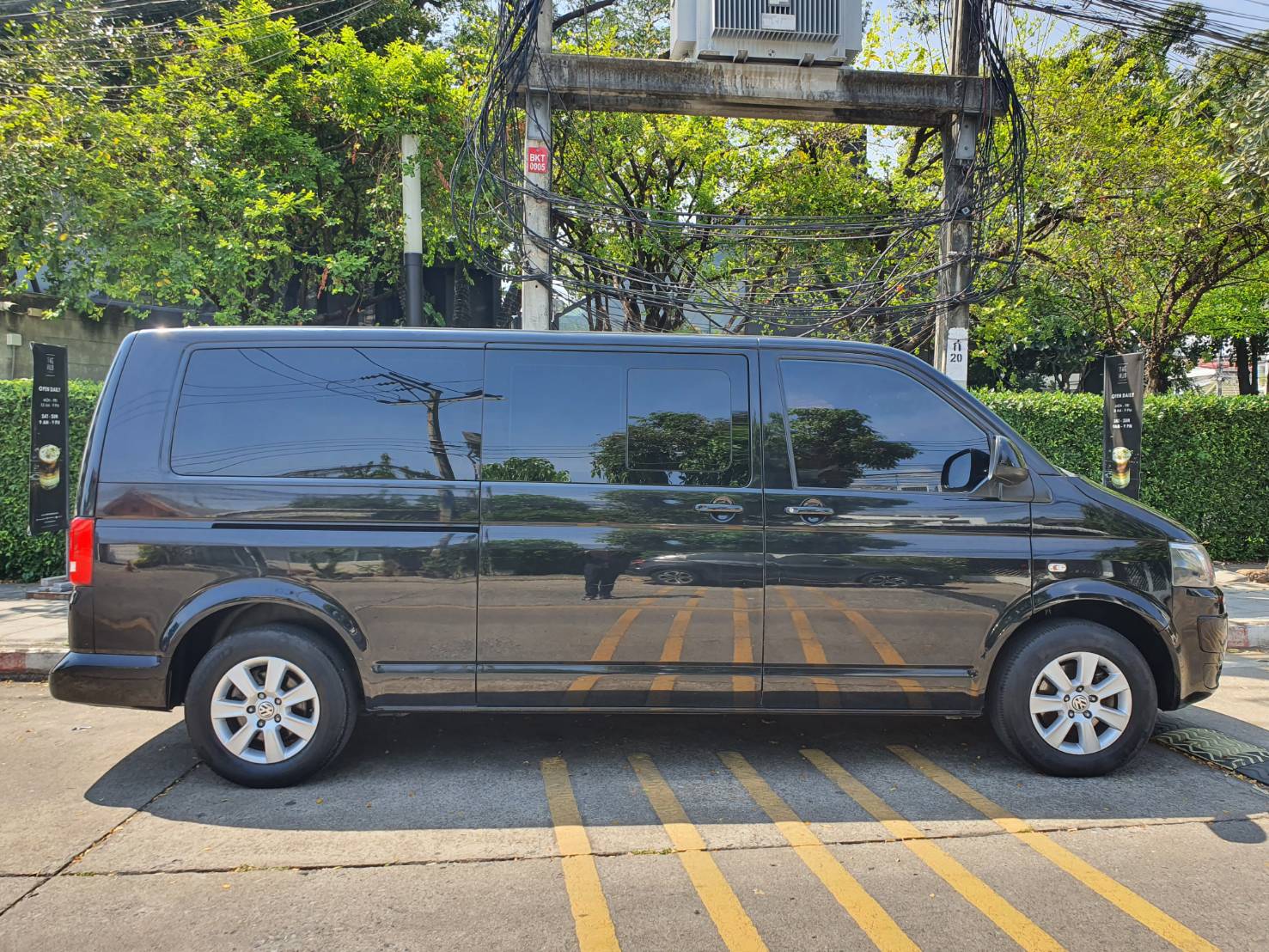 Volkswagen Caravelle T5 2.0 TDi สีดำ ปี2012 รถมือ1