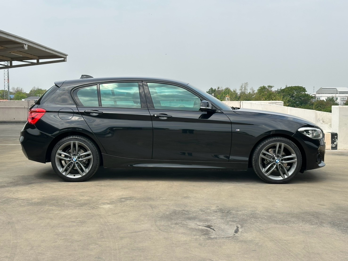 2017 BMW 1 Series F20 118i สีดำ