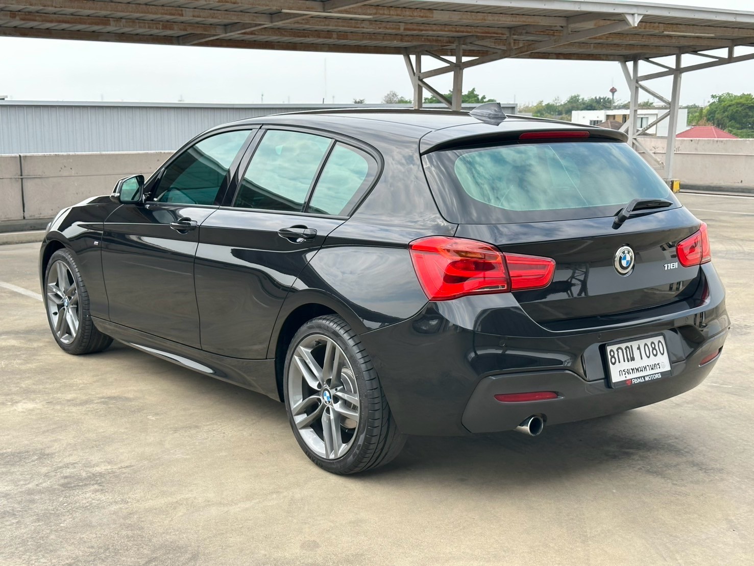 2017 BMW 1 Series F20 118i สีดำ