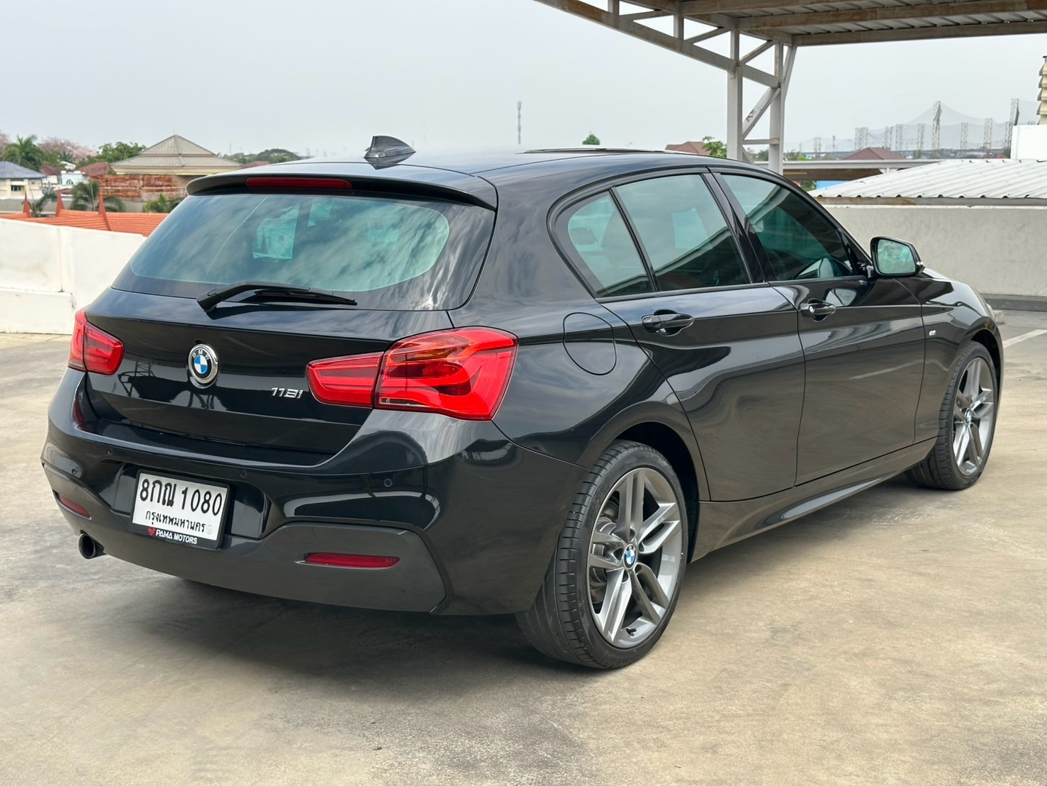 2017 BMW 1 Series F20 118i สีดำ