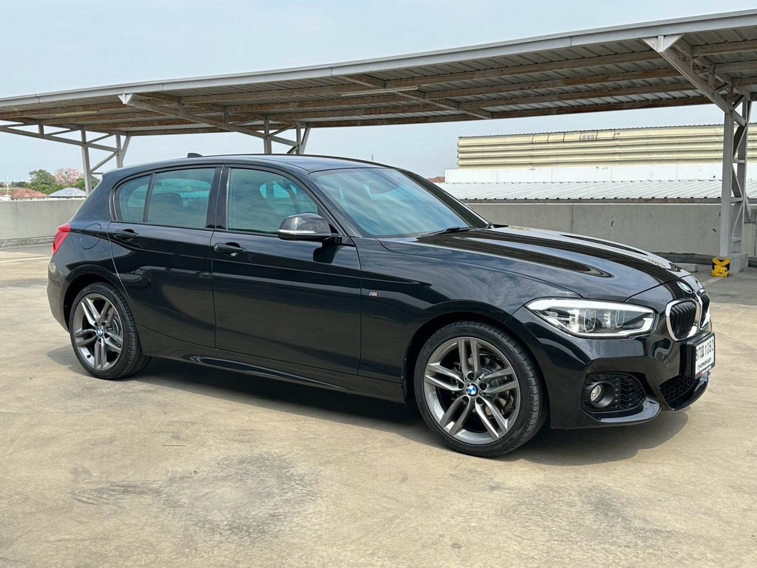 2017 BMW 1 Series F20 118i สีดำ