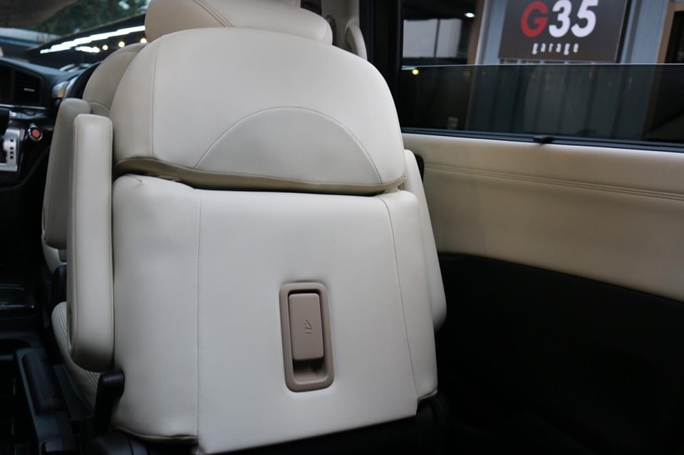 Nissan Elgrand ปี 2012 สีขาว