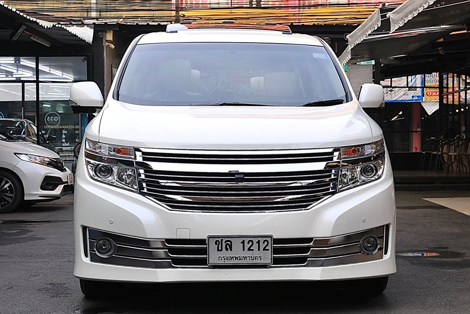 Nissan Elgrand ปี 2012 สีขาว