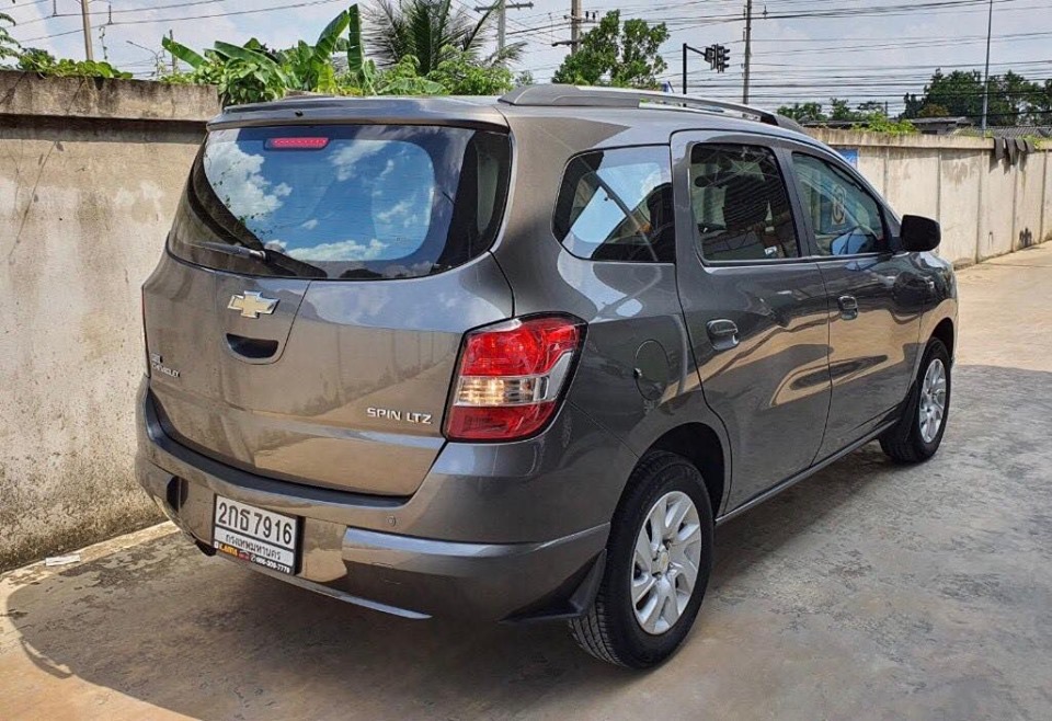 Chevrolet Spin ปี 2013 สีเทา