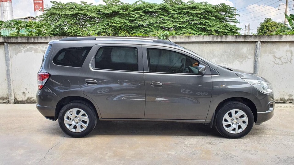 Chevrolet Spin ปี 2013 สีเทา