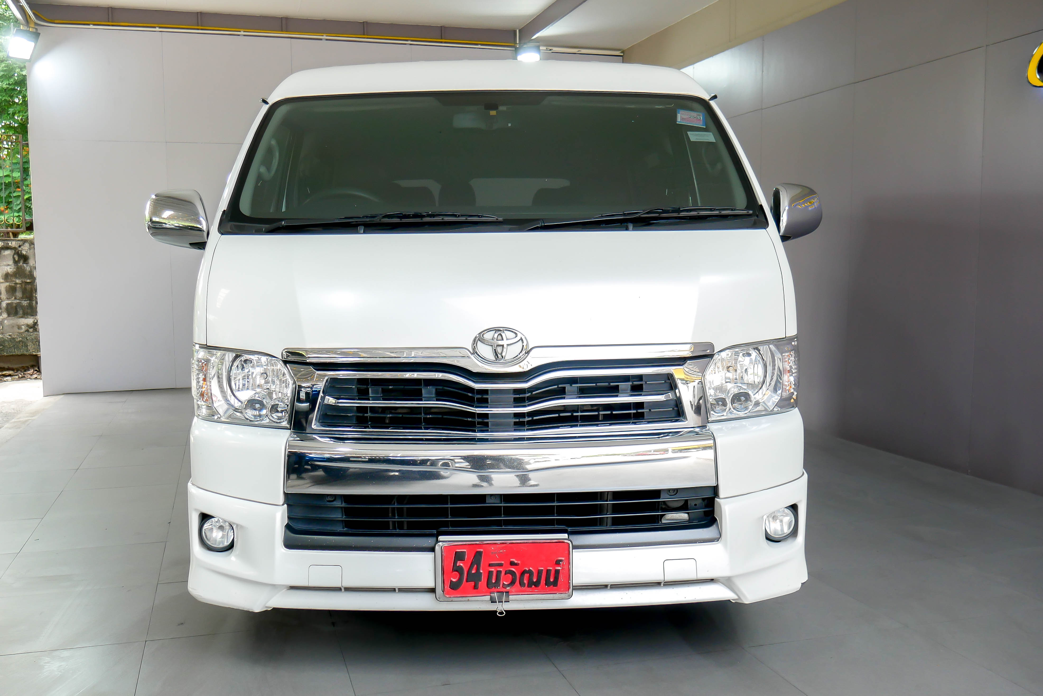 TOYOTA VENTURY 3.0 V AT ปี 2016 สีขาว