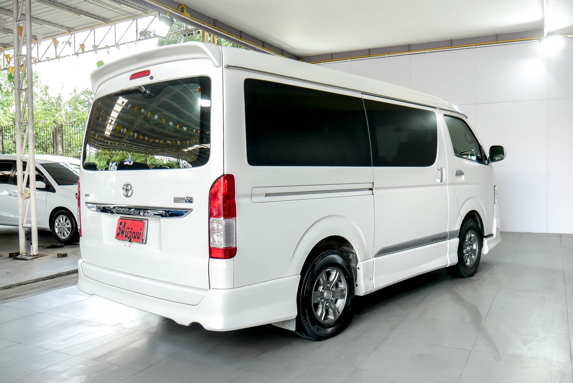 TOYOTA VENTURY 3.0 V AT ปี 2016 สีขาว