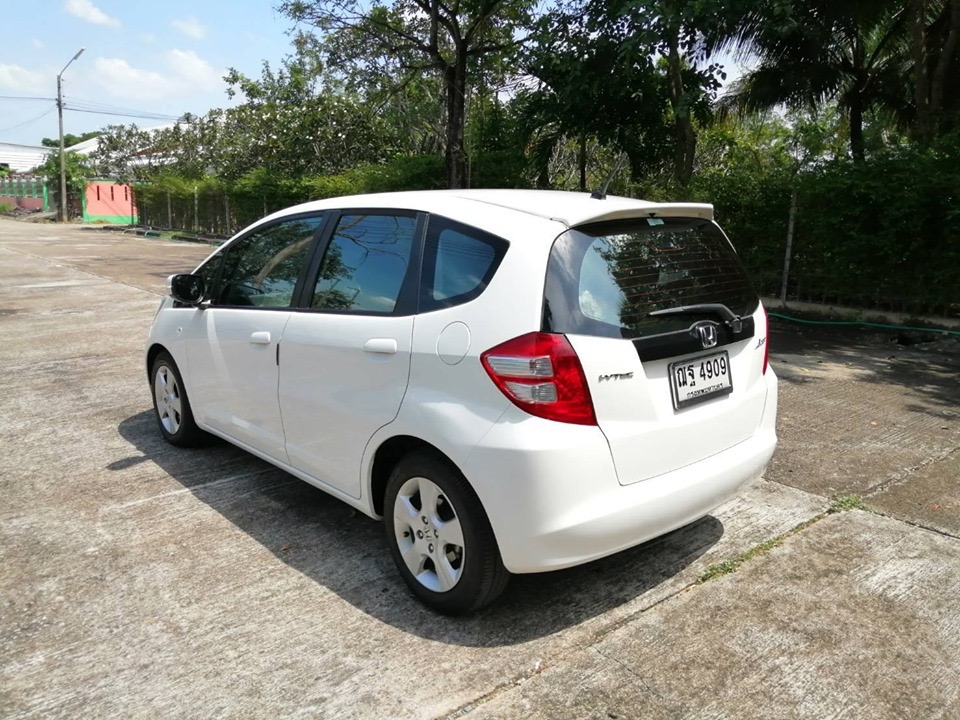 Honda Jazz GE ปี 2008 สีขาว