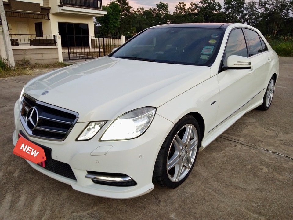 Mercedes-Benz E-Class W212 E220 ปี 2012 สีขาว