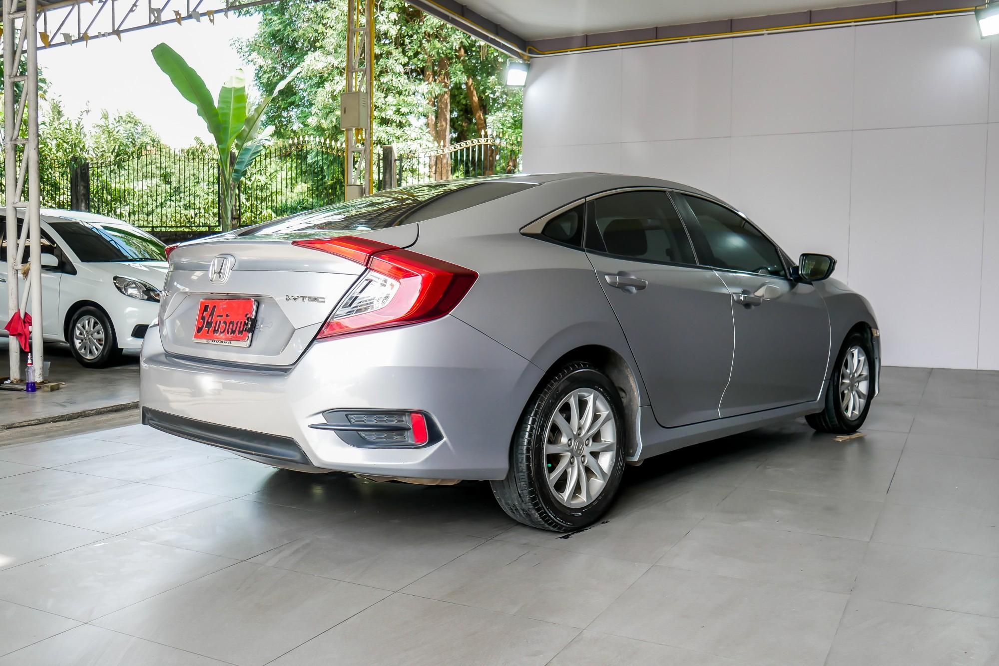 HONDA CIVIC FC 1.8 E AT ปี 2016 สีเงิน