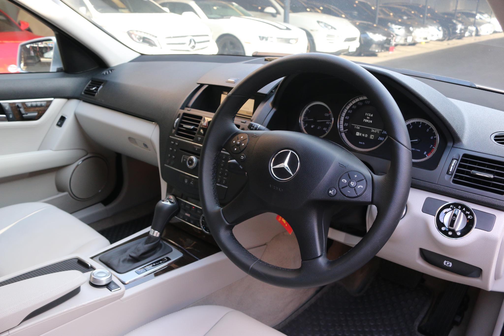 Mercedes-Benz C-Class W204 C200 ปี 2009 สีเงิน